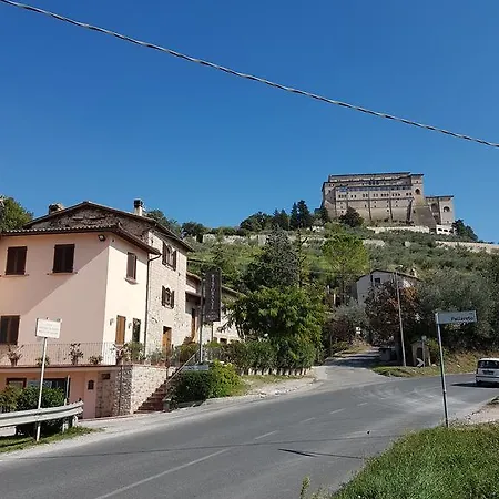 Ponte San Vittorino מלון 2*